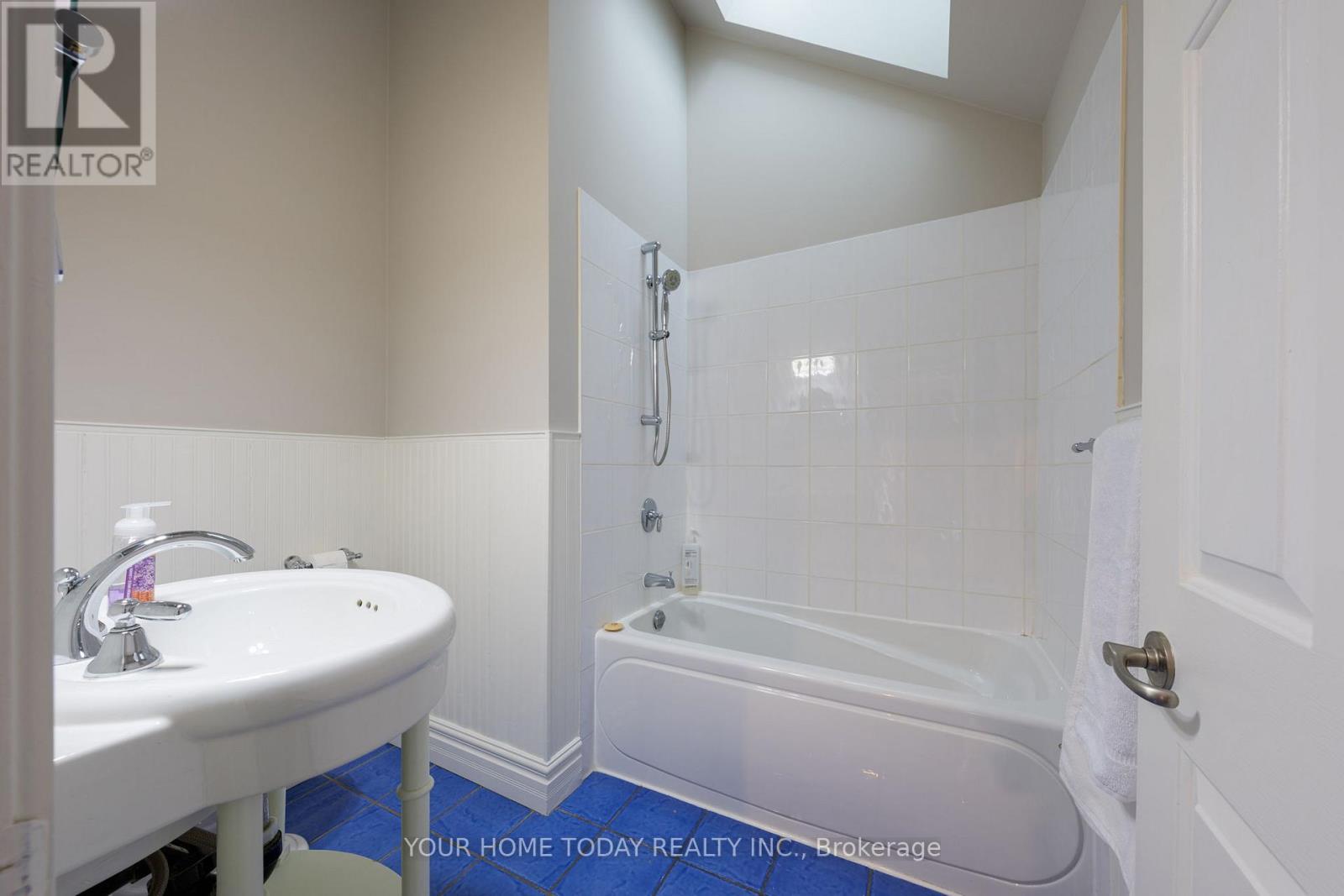 15 Queen Street, Halton Hills, Ontario  L7G 2E3 - Photo 31 - W13008256