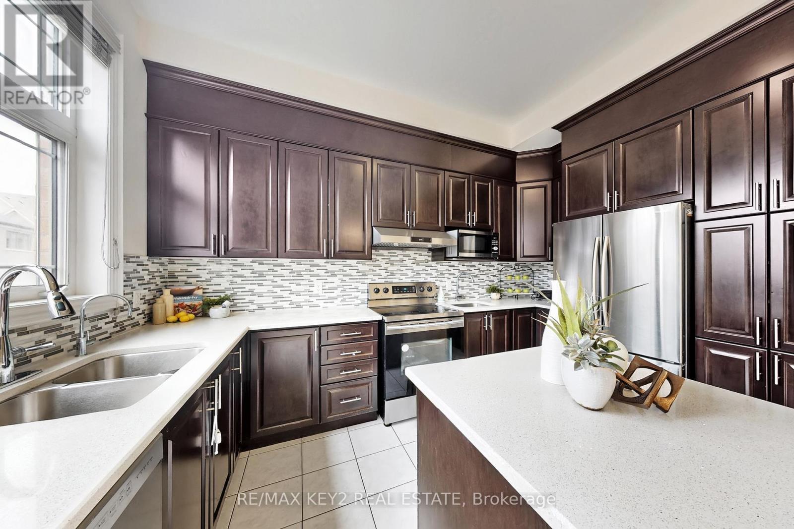 10 Lyle Way, Brampton, Ontario  L6X 5P8 - Photo 16 - W13008262