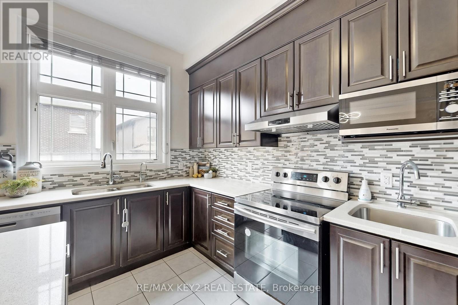 10 Lyle Way, Brampton, Ontario  L6X 5P8 - Photo 19 - W13008262