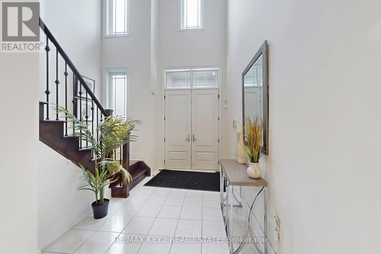 10 Lyle Way, Brampton, Ontario  L6X 5P8 - Photo 2 - W13008262