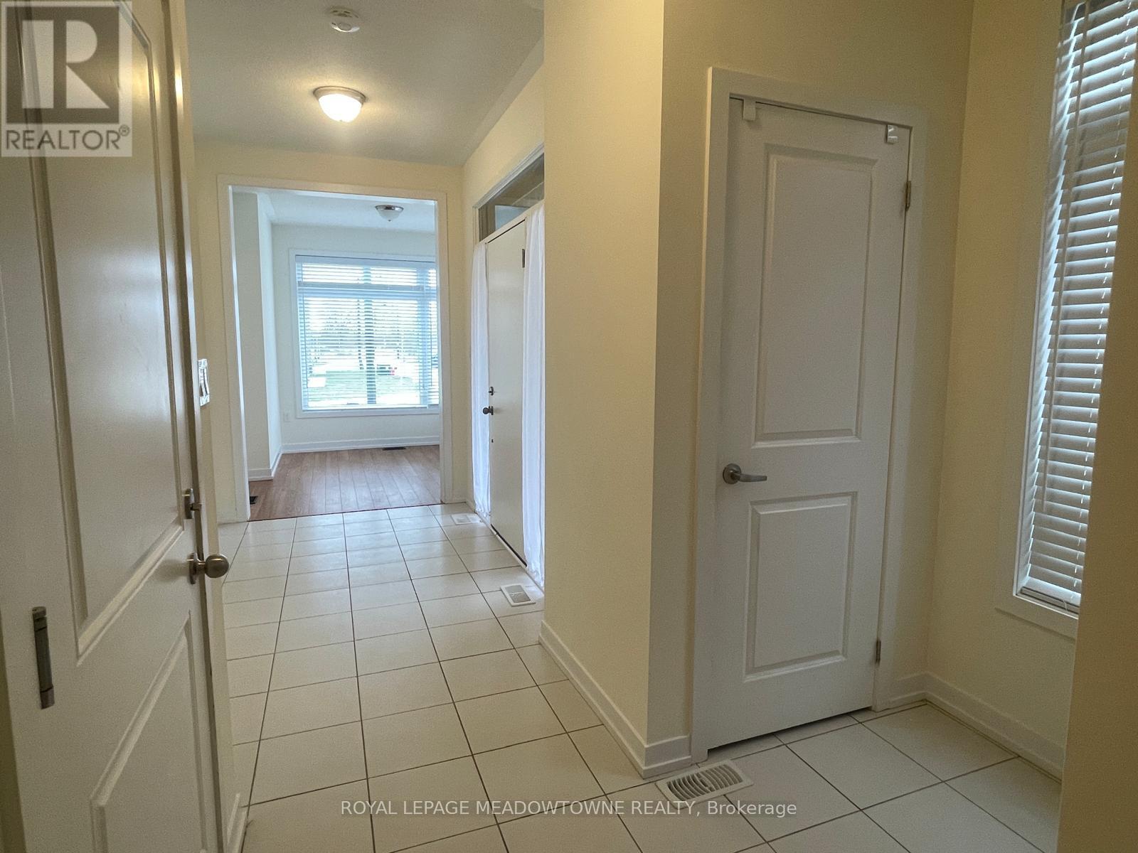 1560 Hilson Heights, Milton, Ontario  L9E 1V5 - Photo 4 - W13008290