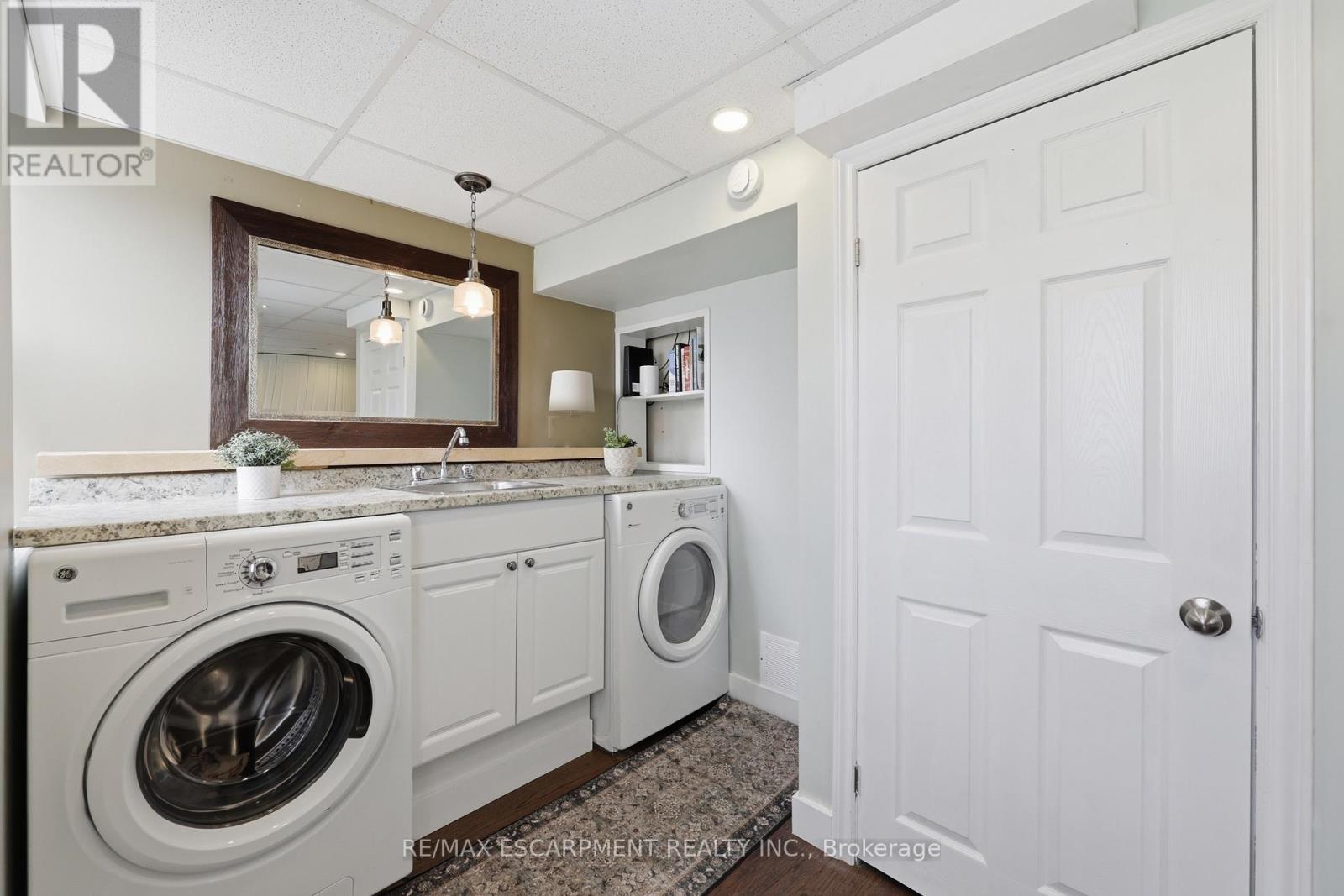 2074 Churchill Avenue, Burlington, Ontario  L7R 3T7 - Photo 12 - W13008296