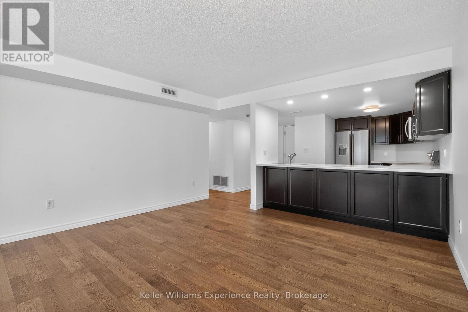 404 - 11 Beck Boulevard, Penetanguishene, Ontario  L9M 2G1 - Photo 4 - S12991266