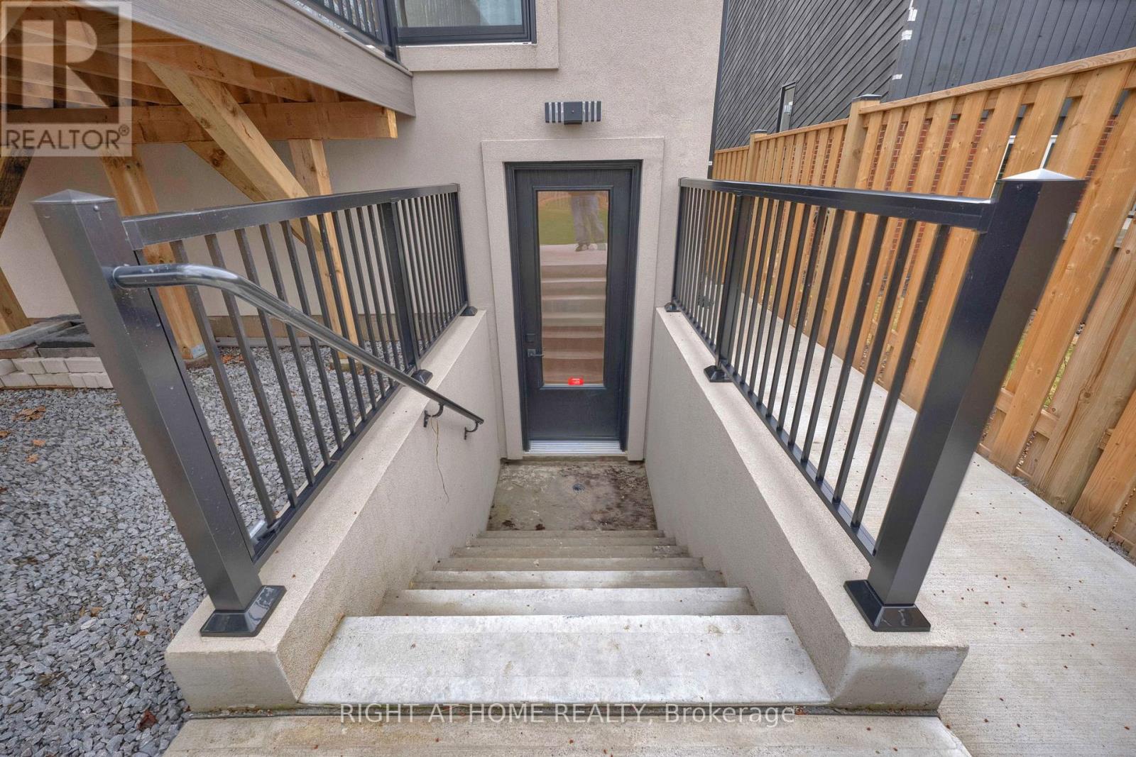 819 Fairview Avenue, Pickering, Ontario  L1W 1M7 - Photo 48 - E13008010