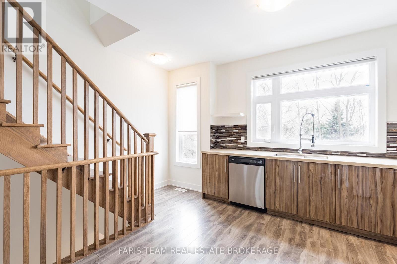 52 - 540 Essa Road, Barrie, Ontario  L4N 9E5 - Photo 5 - S12894492