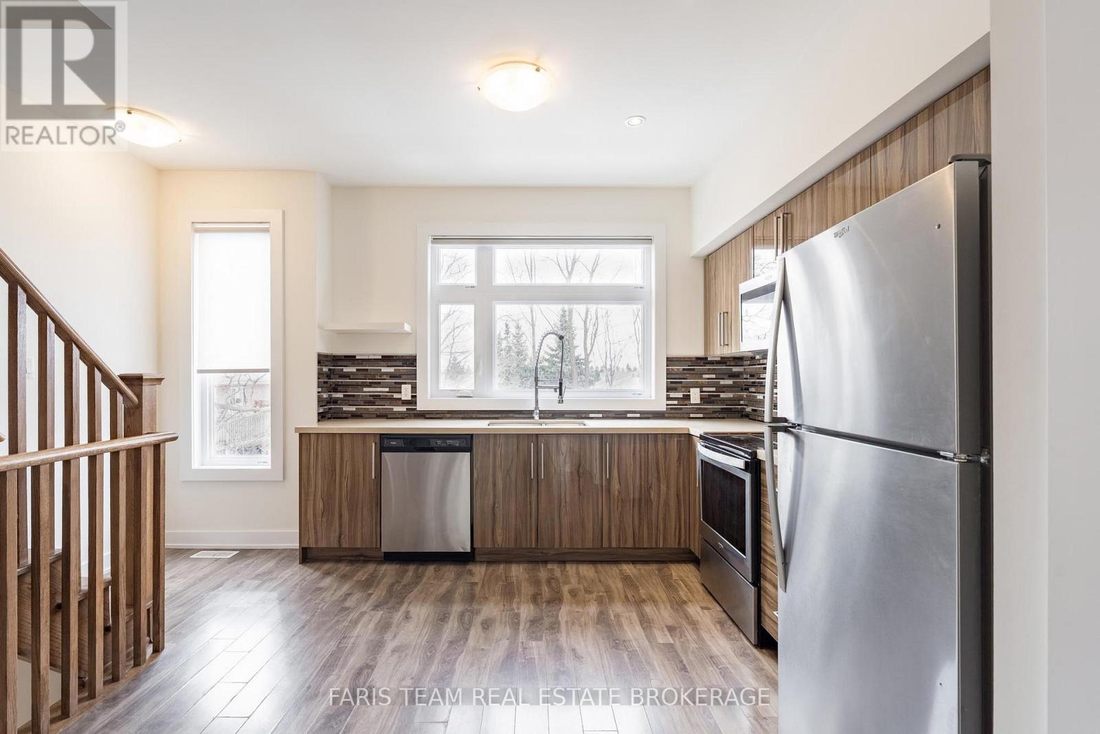 52 - 540 Essa Road, Barrie, Ontario  L4N 9E5 - Photo 3 - S12894492