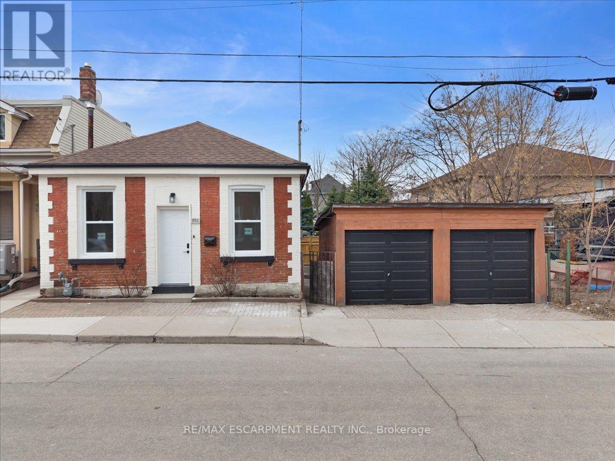 215 Ray Street N, Hamilton, Ontario  L8R 2Y3 - Photo 1 - X13008158