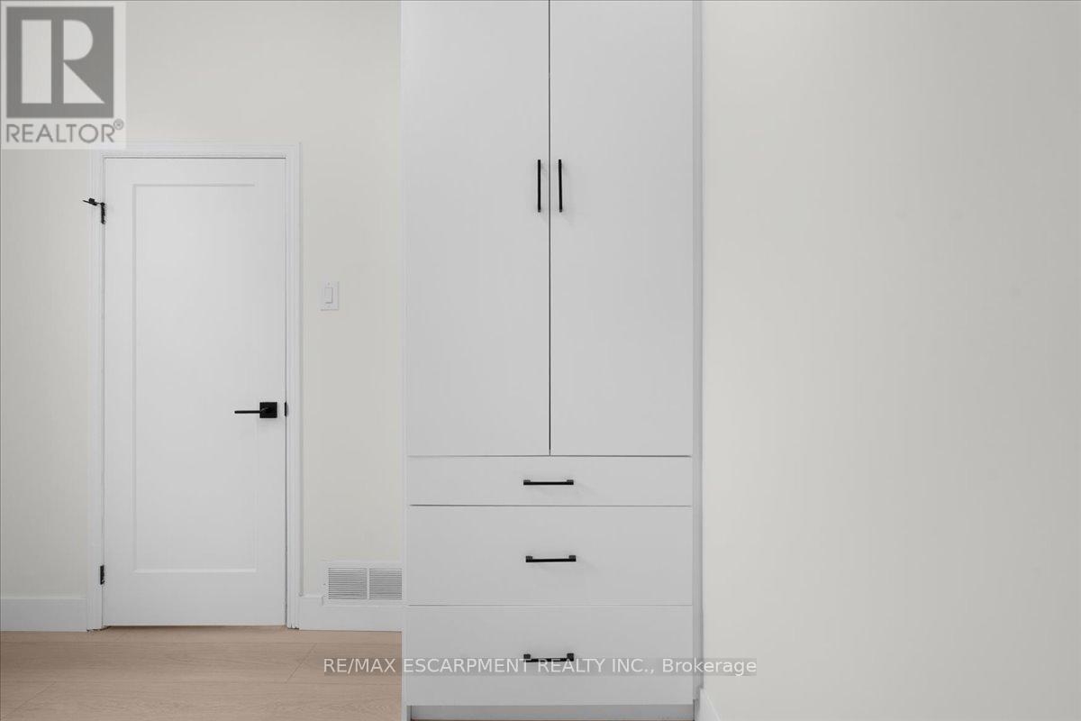 215 Ray Street N, Hamilton, Ontario  L8R 2Y3 - Photo 11 - X13008158