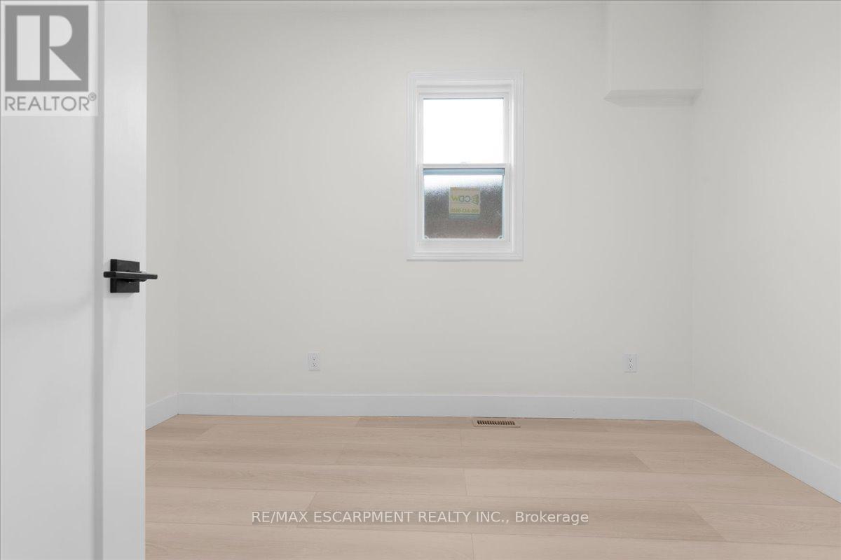 215 Ray Street N, Hamilton, Ontario  L8R 2Y3 - Photo 12 - X13008158