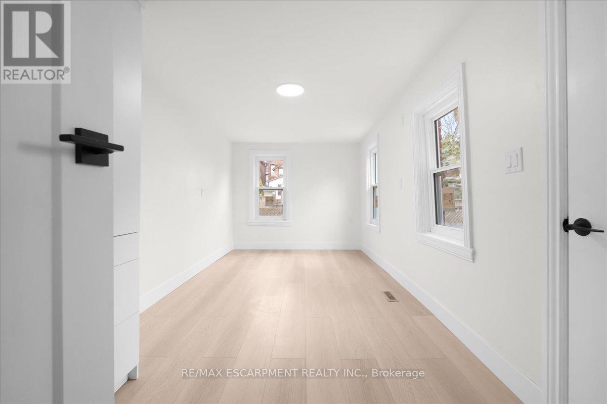 215 Ray Street N, Hamilton, Ontario  L8R 2Y3 - Photo 16 - X13008158