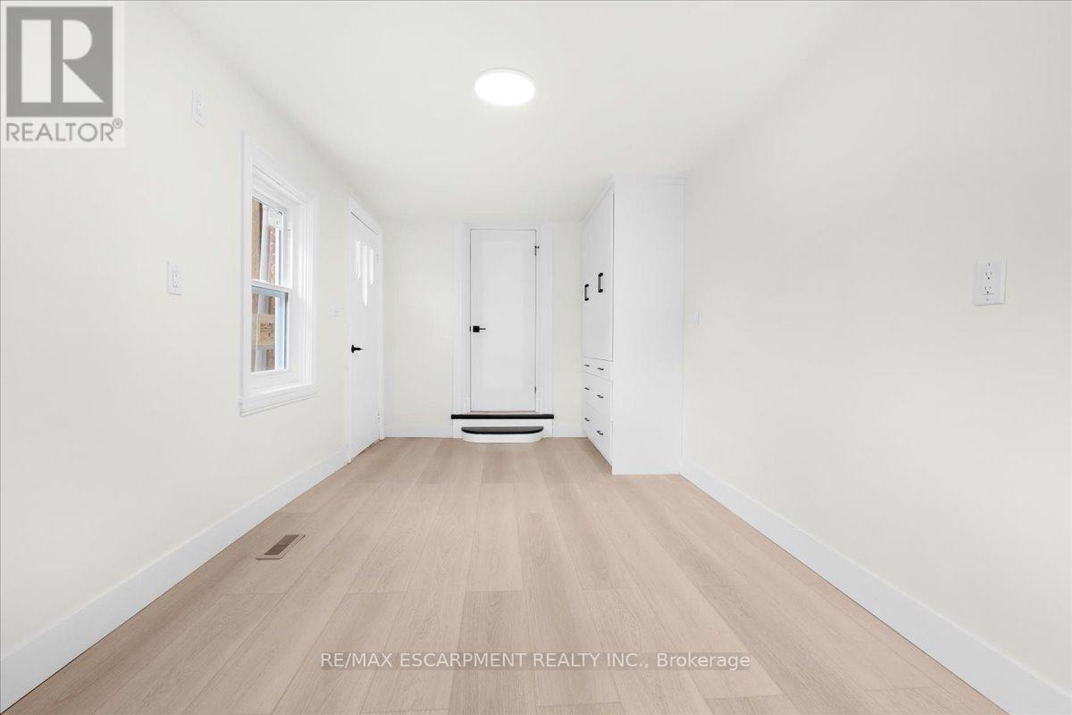 215 Ray Street N, Hamilton, Ontario  L8R 2Y3 - Photo 17 - X13008158