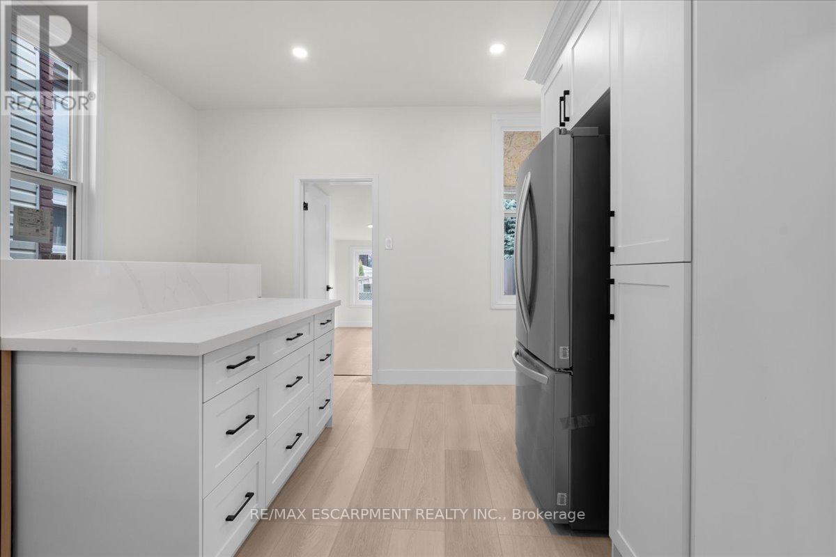 215 Ray Street N, Hamilton, Ontario  L8R 2Y3 - Photo 7 - X13008158