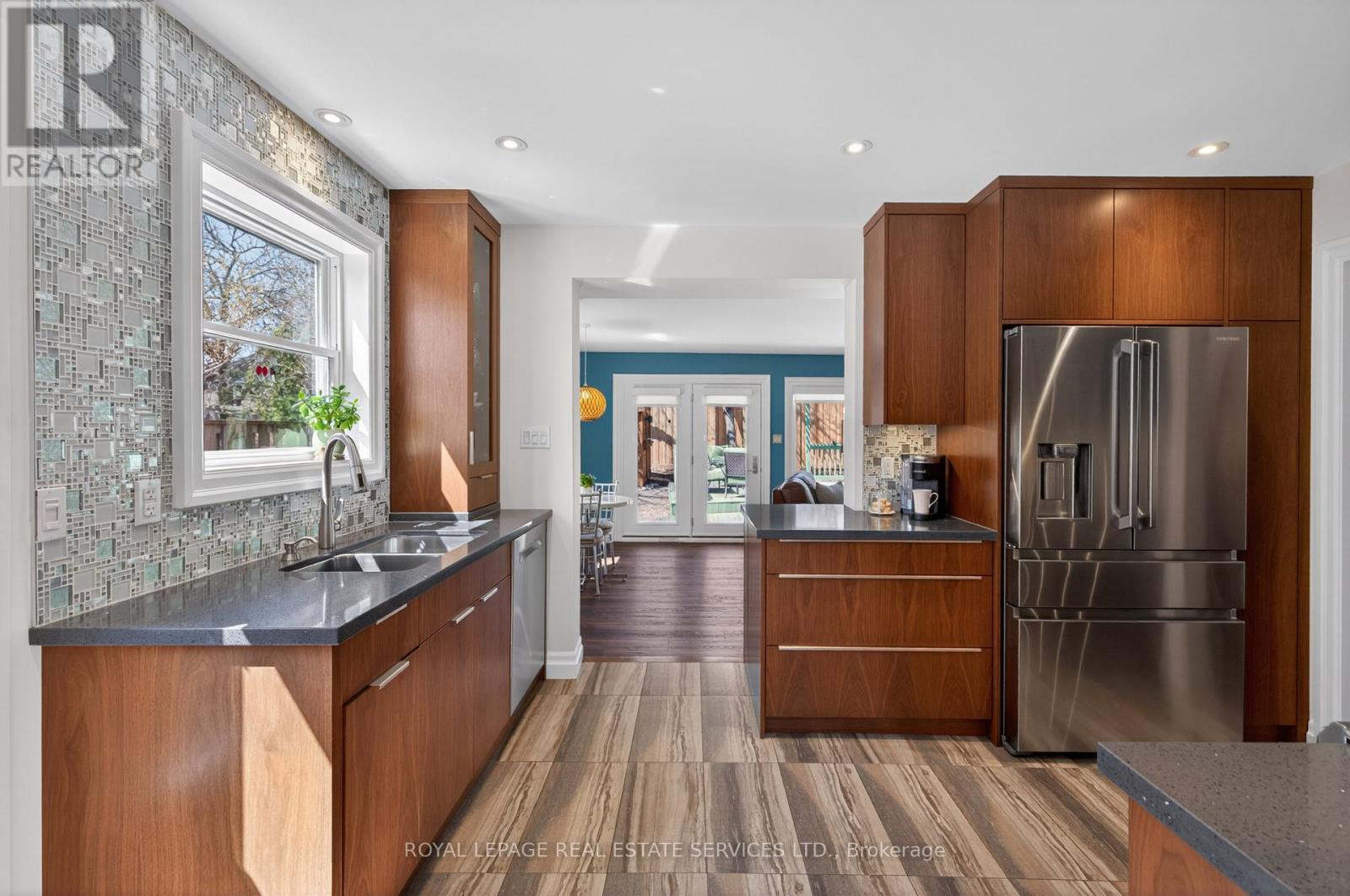 141 Oakdale Drive, Oakville, Ontario  L6H 1J4 - Photo 7 - W12983852