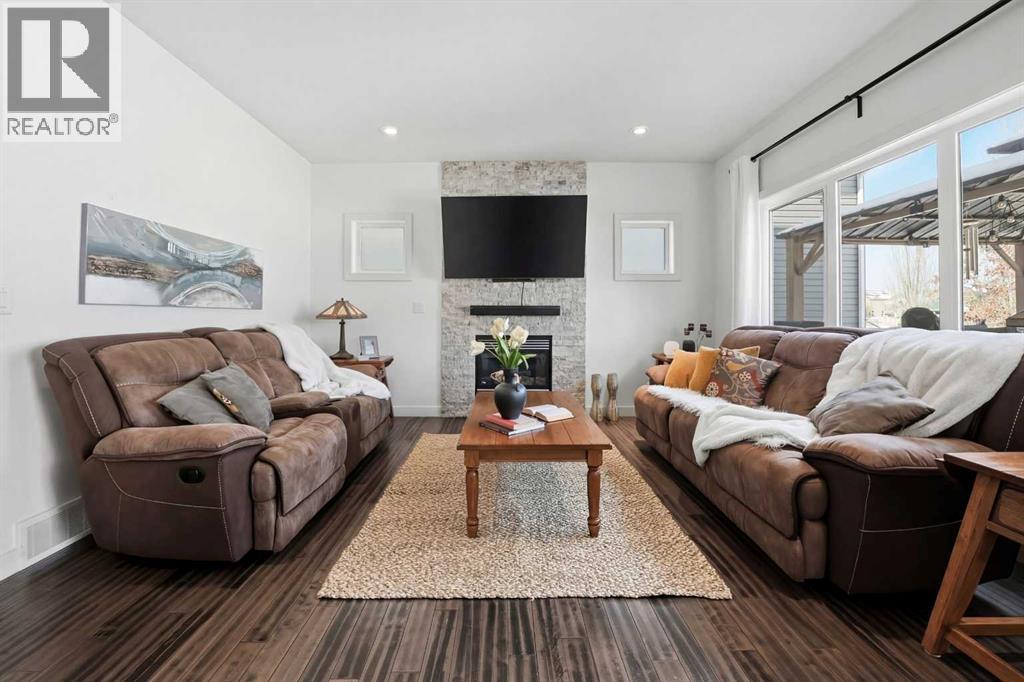 118 Viscount Drive, Red Deer, Alberta  T4R 0M6 - Photo 4 - A2297291