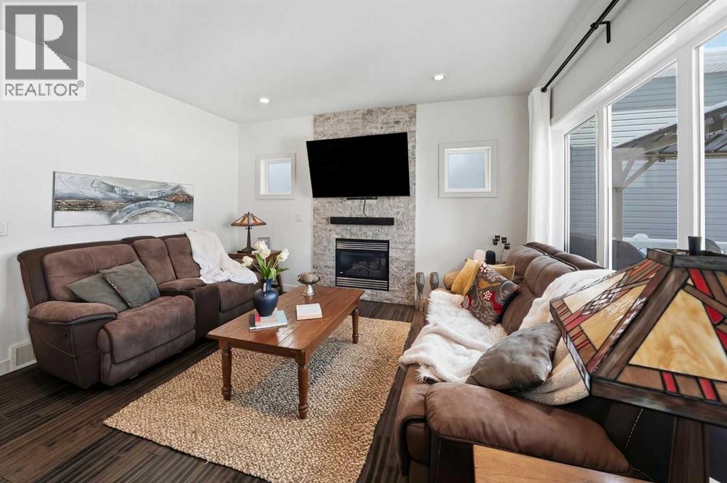 118 Viscount Drive, Red Deer, Alberta  T4R 0M6 - Photo 5 - A2297291