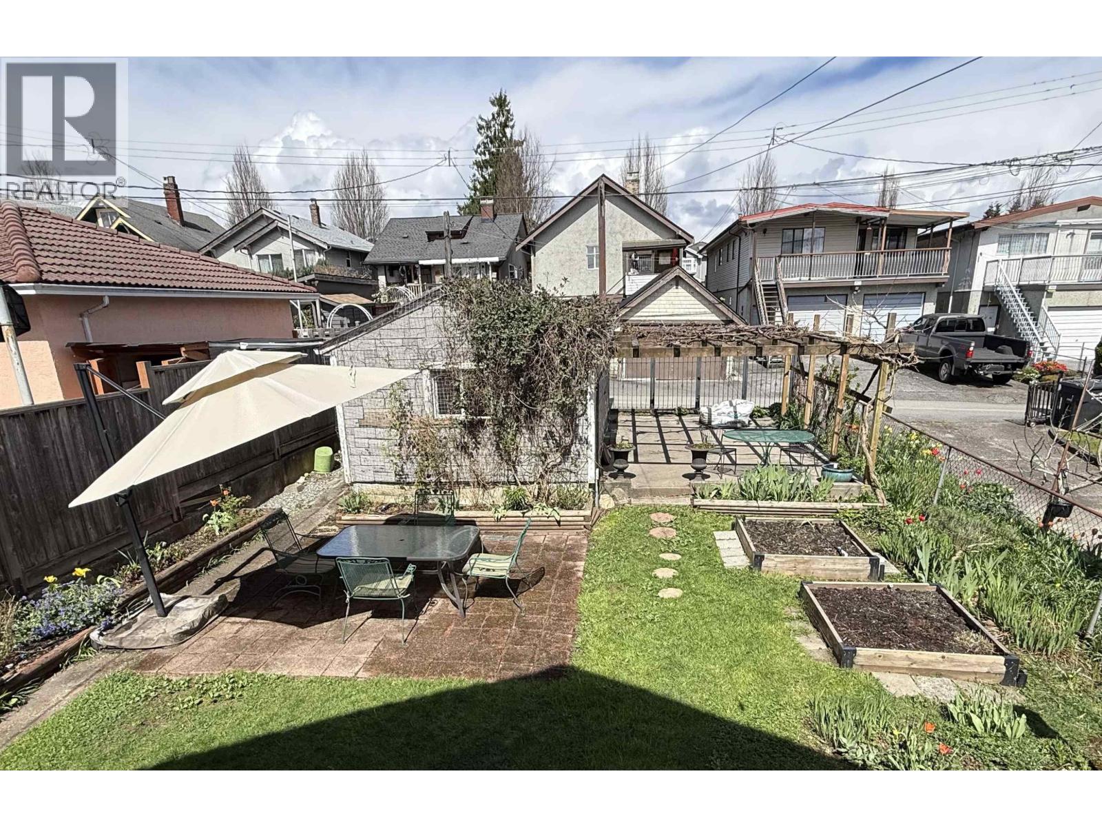 2867 E Georgia Street, Vancouver, British Columbia  V5K 2K3 - Photo 2 - R3092582