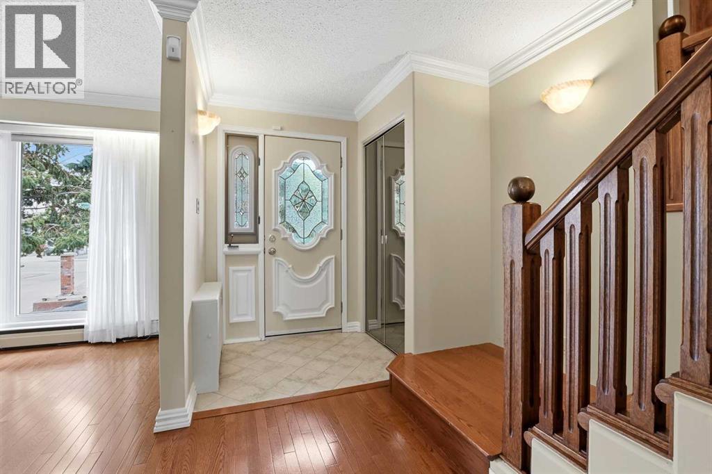 3919 43 Avenue, Red Deer, Alberta  T4N 3B8 - Photo 2 - A2302120