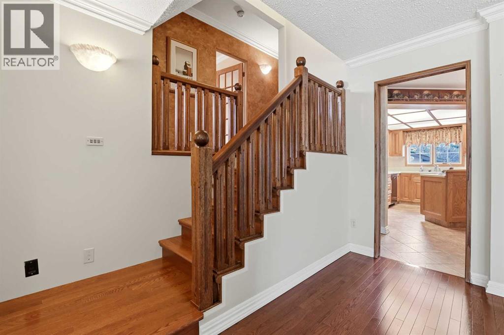 3919 43 Avenue, Red Deer, Alberta  T4N 3B8 - Photo 3 - A2302120