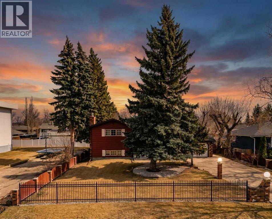 3919 43 Avenue, Red Deer, Alberta  T4N 3B8 - Photo 1 - A2302120