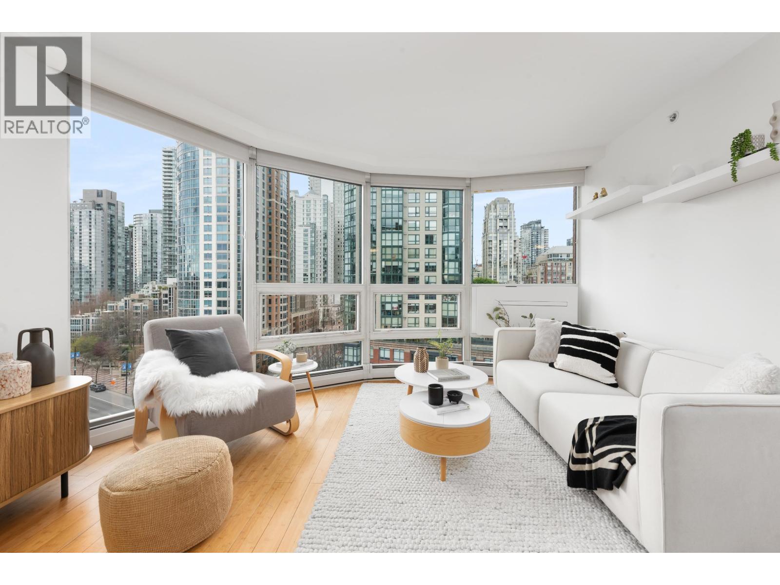 11d 199 Drake Street, Vancouver, British Columbia  V6Z 2T9 - Photo 2 - R3110506