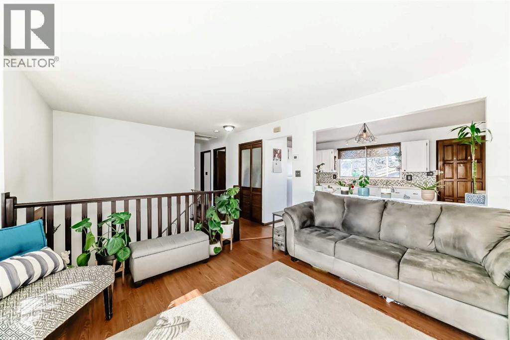 3772 Dover Ridge Drive SE, Calgary, Alberta  T2B 2C9 - Photo 10 - A2300186