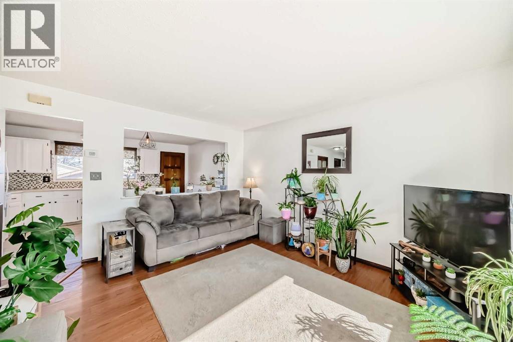 3772 Dover Ridge Drive SE, Calgary, Alberta  T2B 2C9 - Photo 9 - A2300186