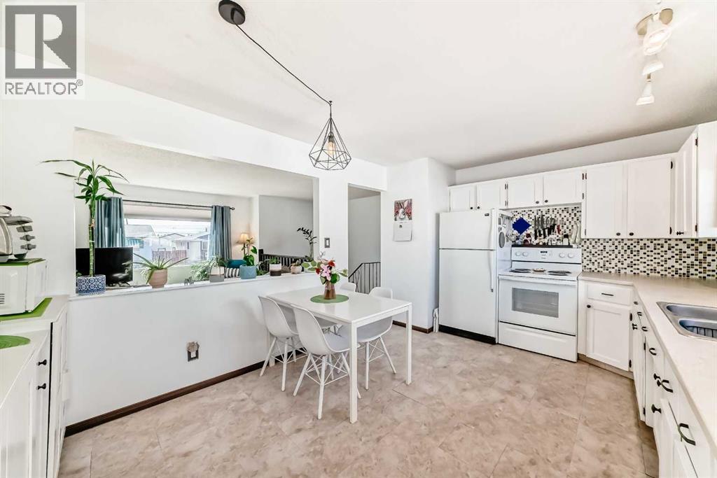 3772 Dover Ridge Drive SE, Calgary, Alberta  T2B 2C9 - Photo 6 - A2300186