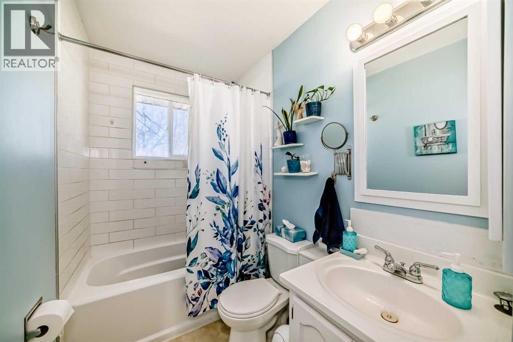 3772 Dover Ridge Drive SE, Calgary, Alberta  T2B 2C9 - Photo 17 - A2300186