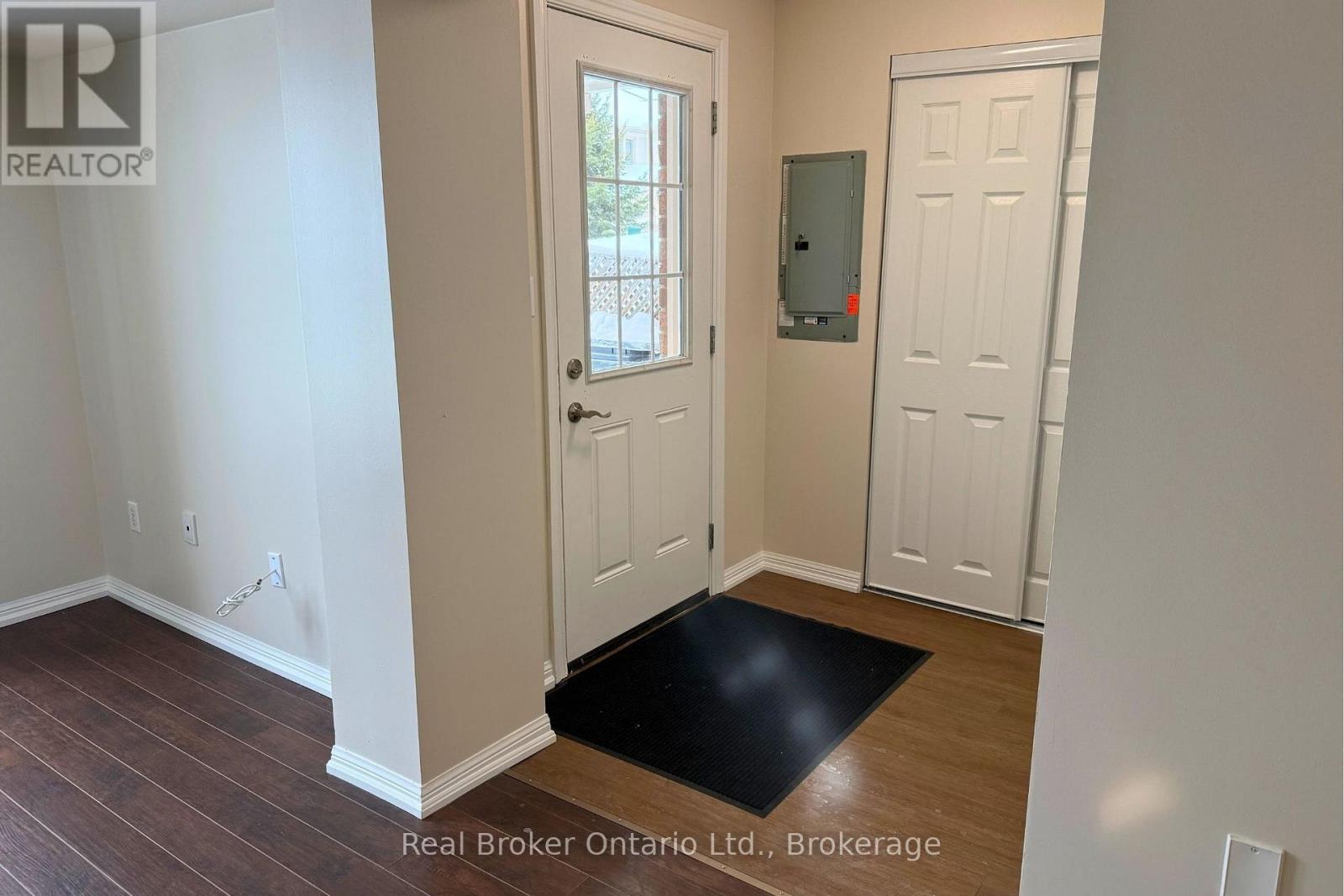 Main Floor Of Unit 5 - 175 Stanley Street, Barrie, Ontario  L4M 0G2 - Photo 2 - S12872550