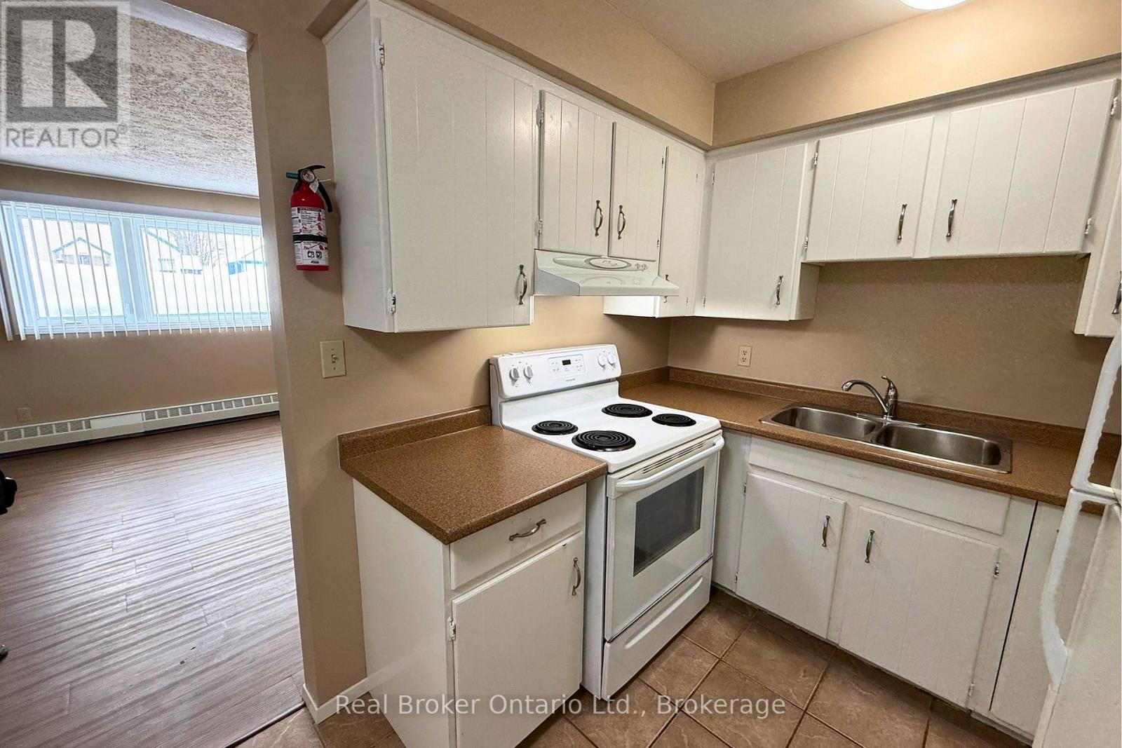 1 - 301 West Street N, Orillia, Ontario  L3V 5E1 - Photo 6 - S12892938