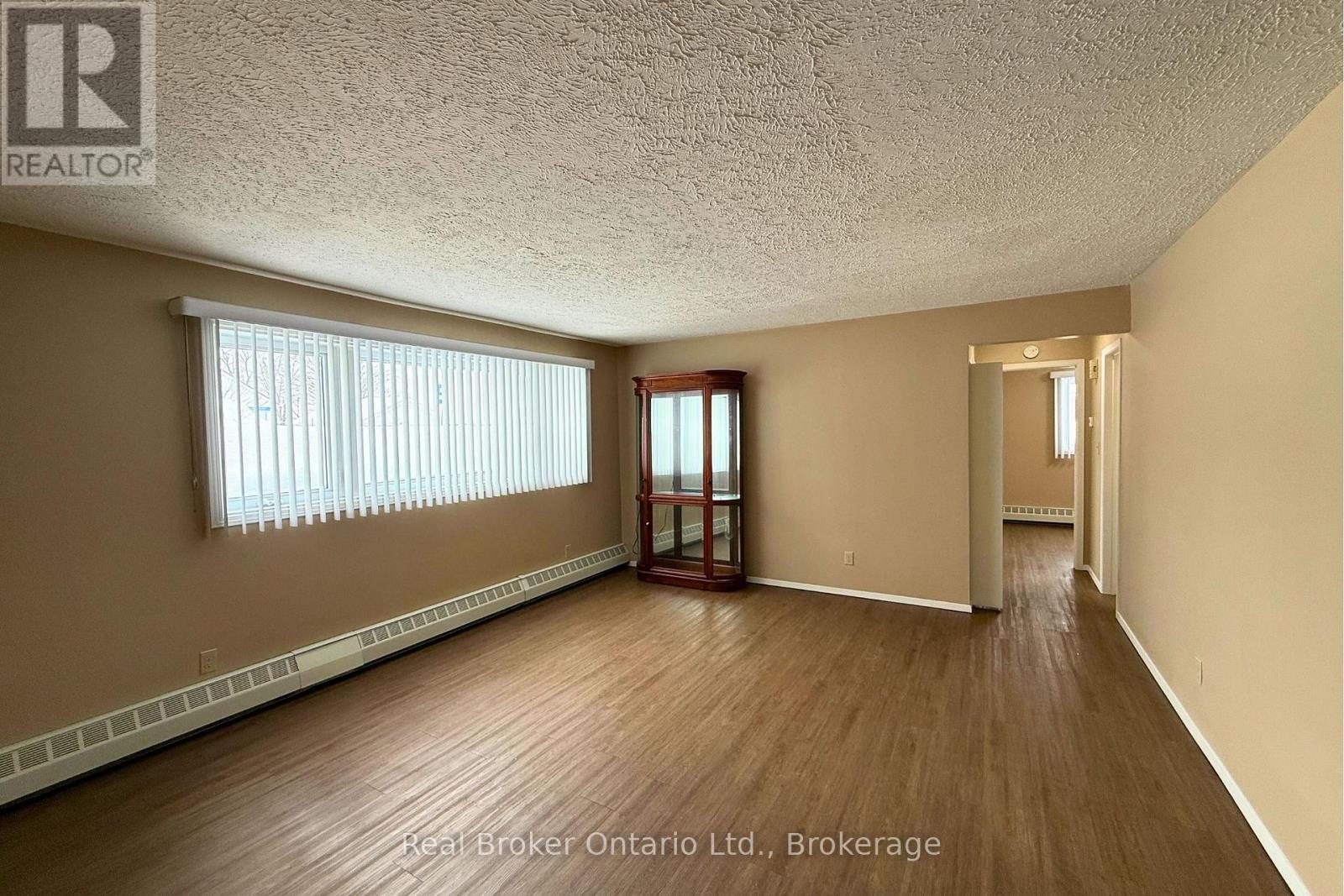 1 - 301 West Street N, Orillia, Ontario  L3V 5E1 - Photo 3 - S12892938