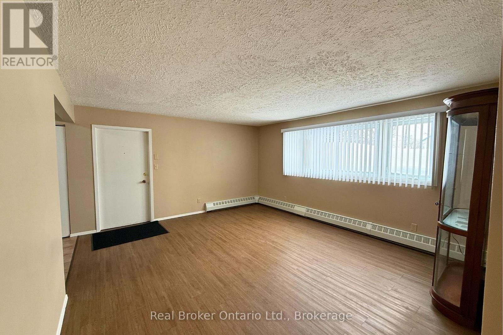 1 - 301 West Street N, Orillia, Ontario  L3V 5E1 - Photo 4 - S12892938