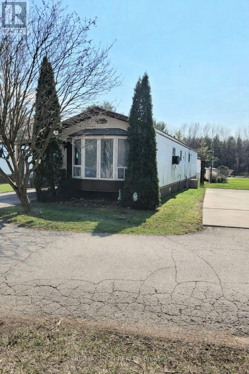 34 - 9839 Lakeshore Road, Lambton Shores, Ontario  N0M 1T0 - Photo 7 - X12200747