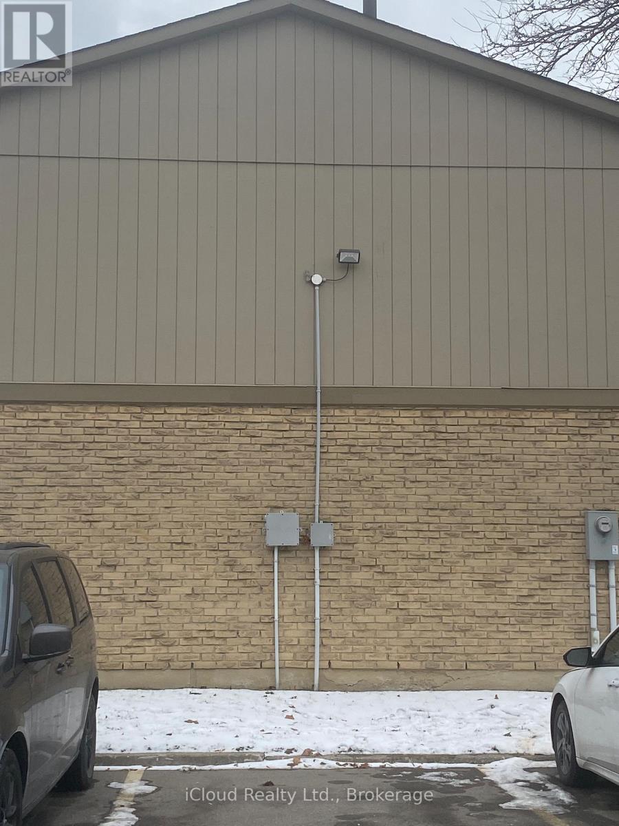 62 - 81 Hansen Road, Brampton, Ontario  L6V 3C7 - Photo 3 - W12682698