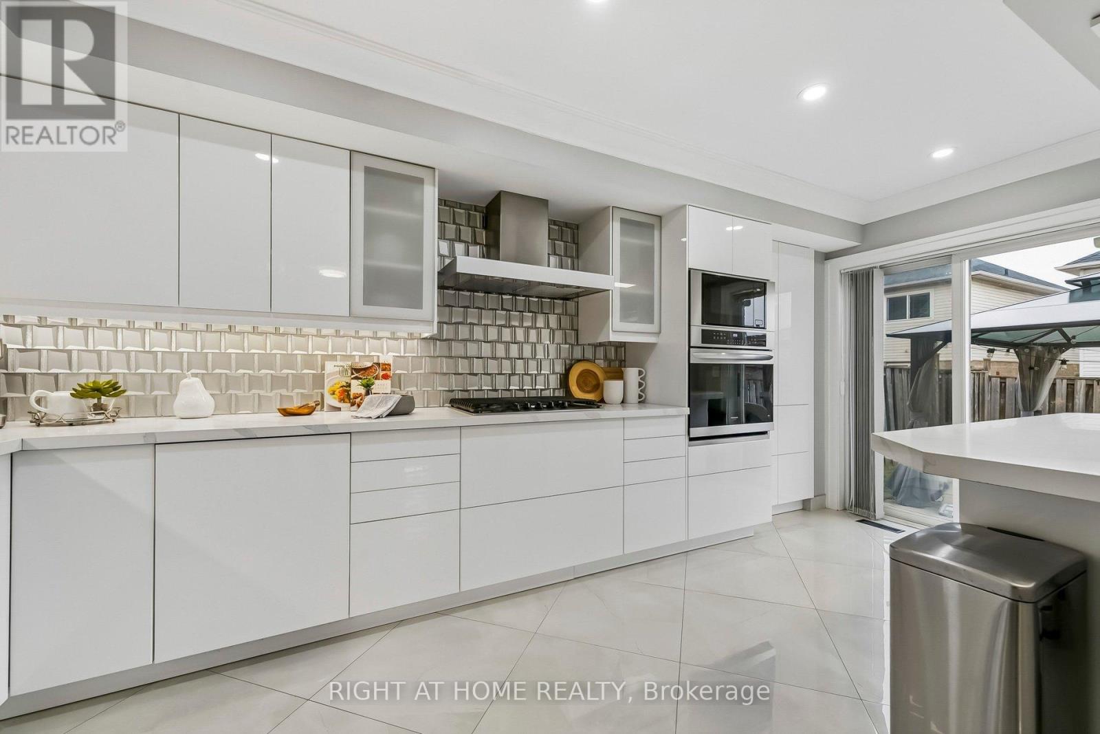 23 Coates Drive, Milton (De Dempsey), Ontario  L9T 5R4 - Photo 17 - W12955694