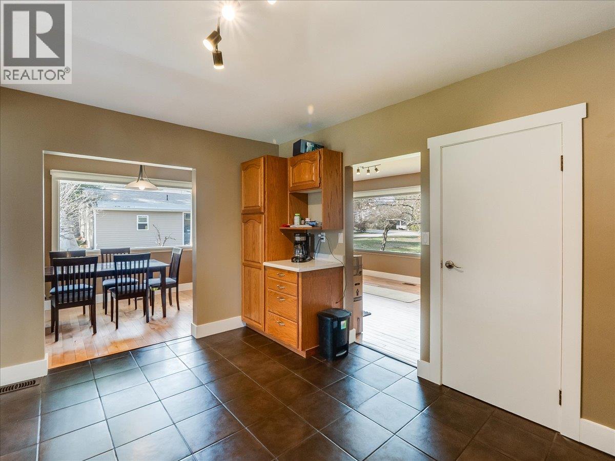 112 100th Street, Castlegar, British Columbia  V1N 3C5 - Photo 15 - 10383261