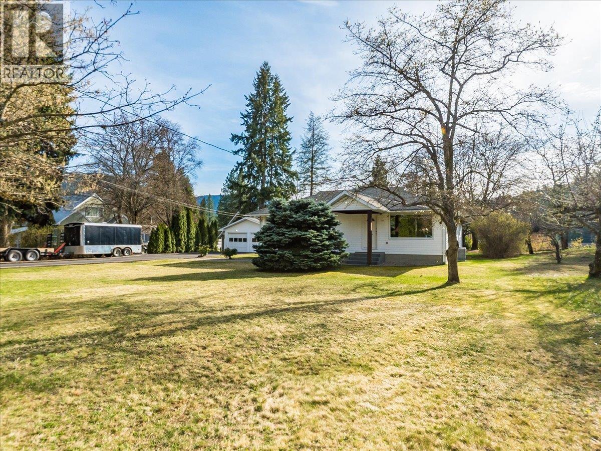 112 100th Street, Castlegar, British Columbia  V1N 3C5 - Photo 48 - 10383261