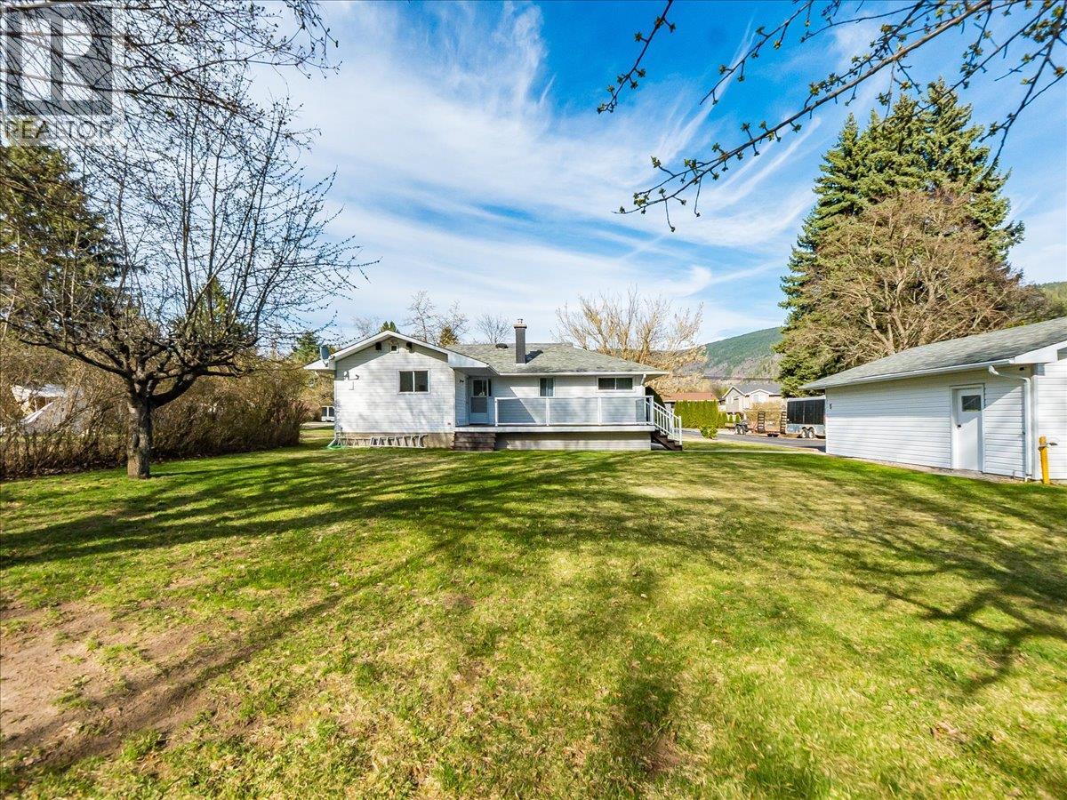 112 100th Street, Castlegar, British Columbia  V1N 3C5 - Photo 50 - 10383261