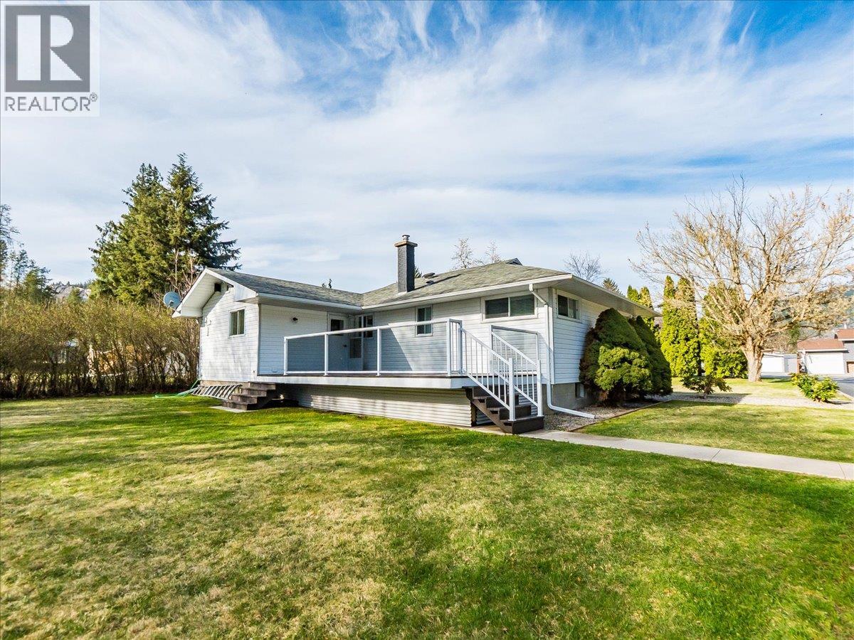 112 100th Street, Castlegar, British Columbia  V1N 3C5 - Photo 7 - 10383261