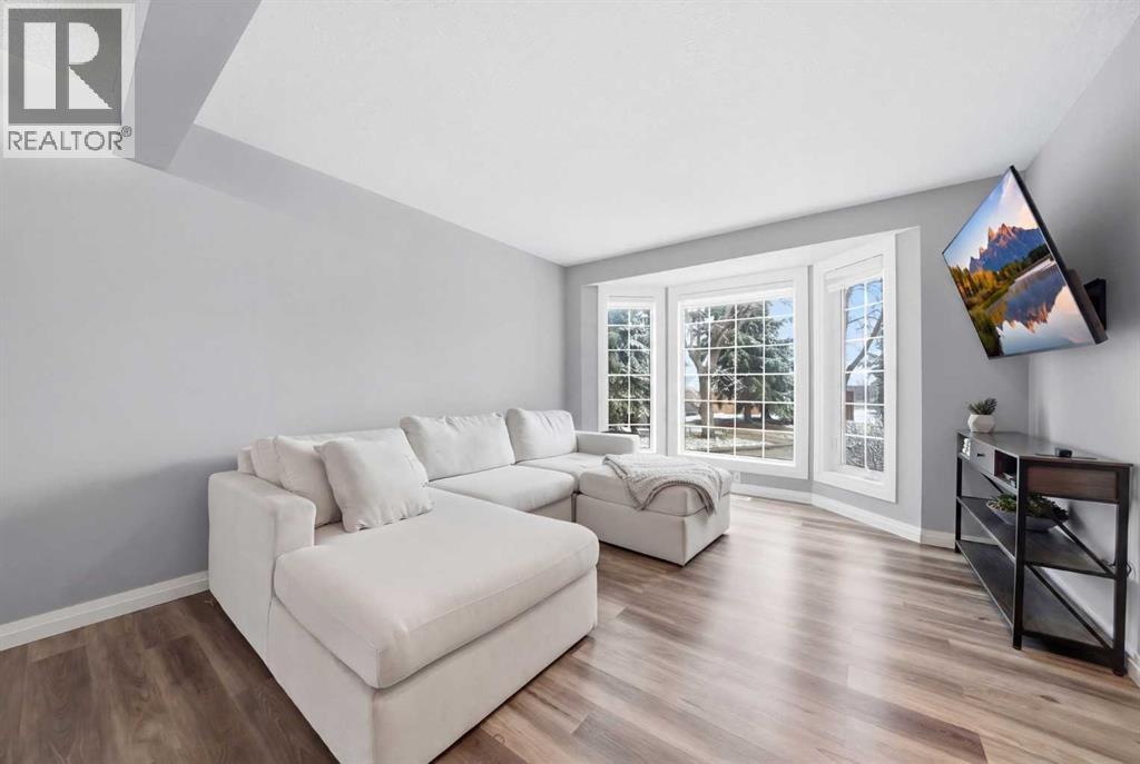 72 Abberfield Court NE, Calgary, Alberta  T2A 7N4 - Photo 4 - A2301952