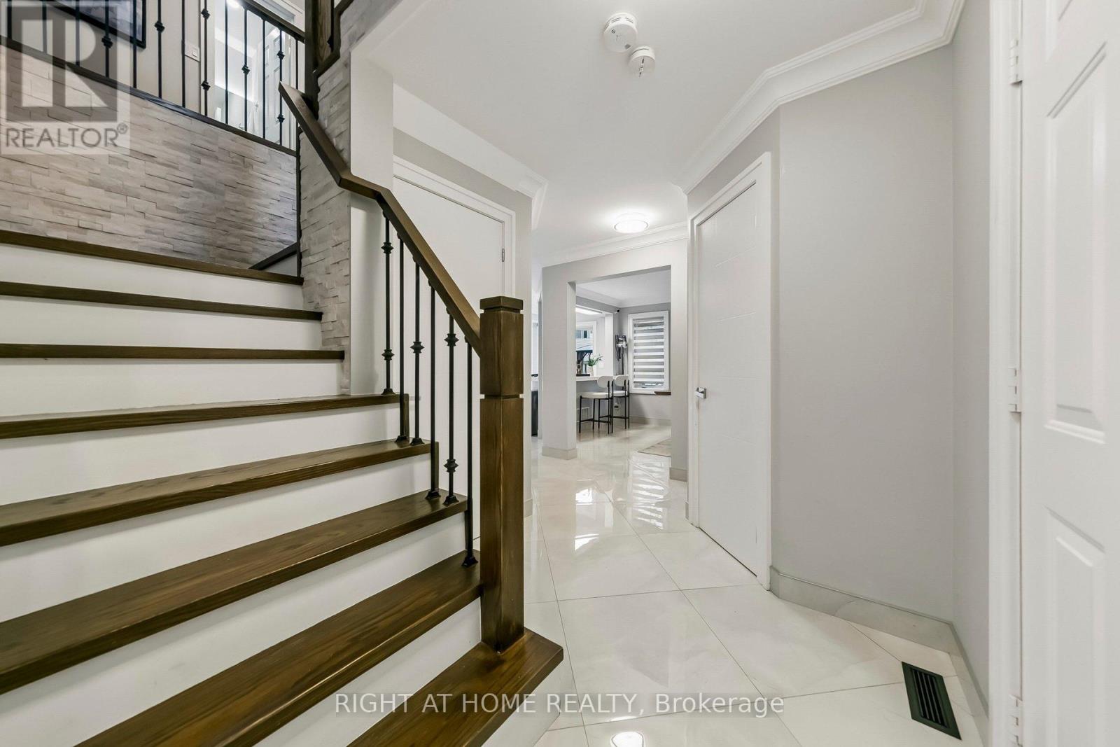 23 Coates Drive, Milton (De Dempsey), Ontario  L9T 5R4 - Photo 8 - W12955694