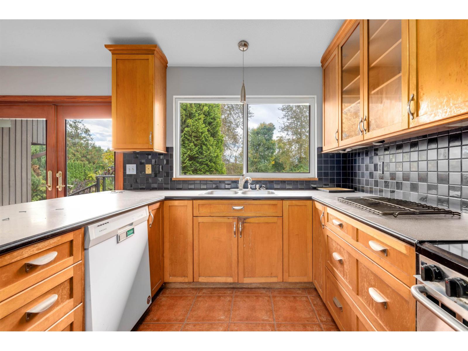 18208 21a Avenue, Surrey, British Columbia  V3Z 9W2 - Photo 10 - R3103771