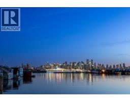 FRSL17 415 W ESPLANADE AVENUE, North Vancouver, British Columbia