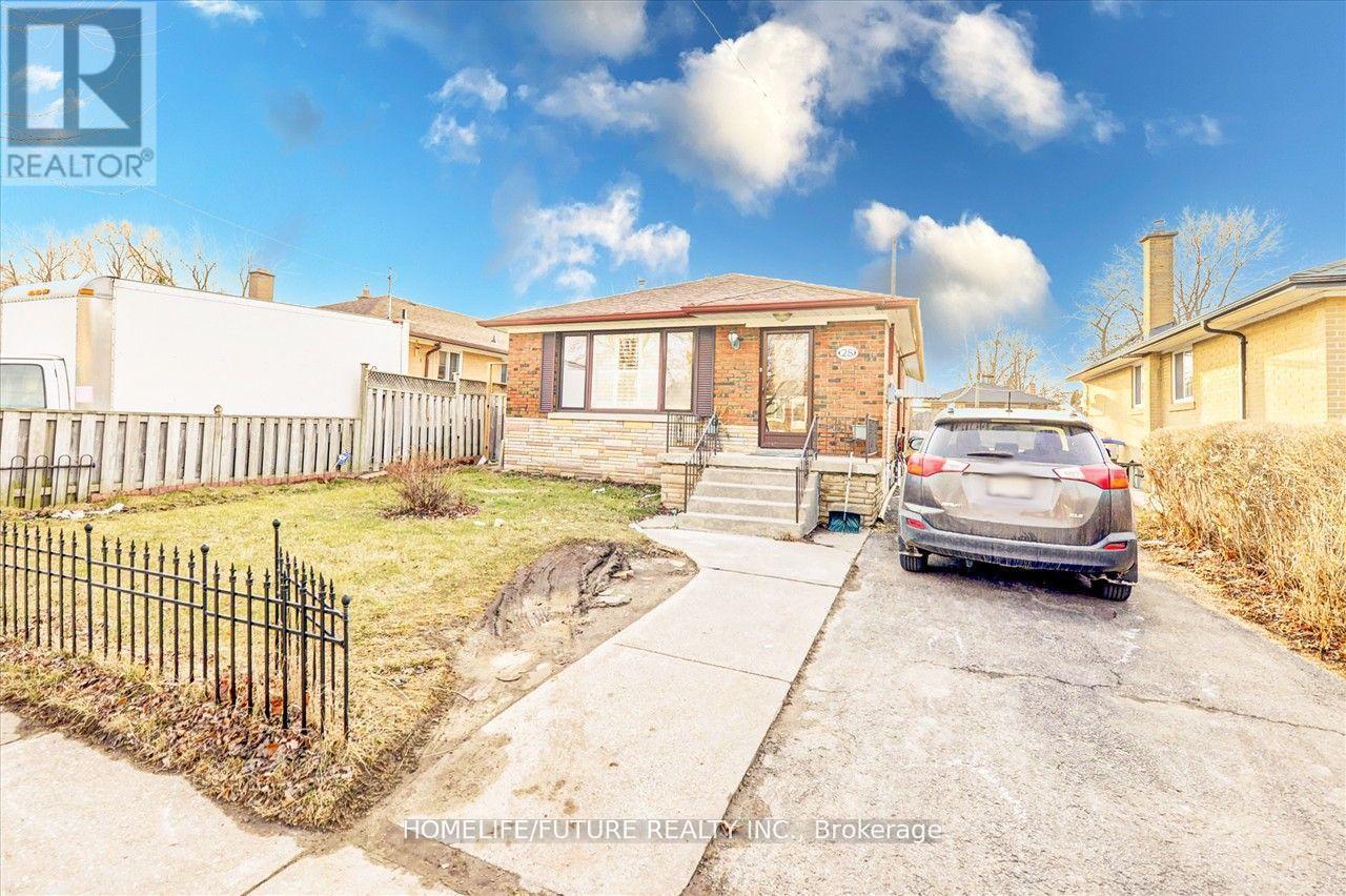Main - 28 Sharbot Avenue, Toronto, Ontario  M1H 1Y7 - Photo 2 - E13008444