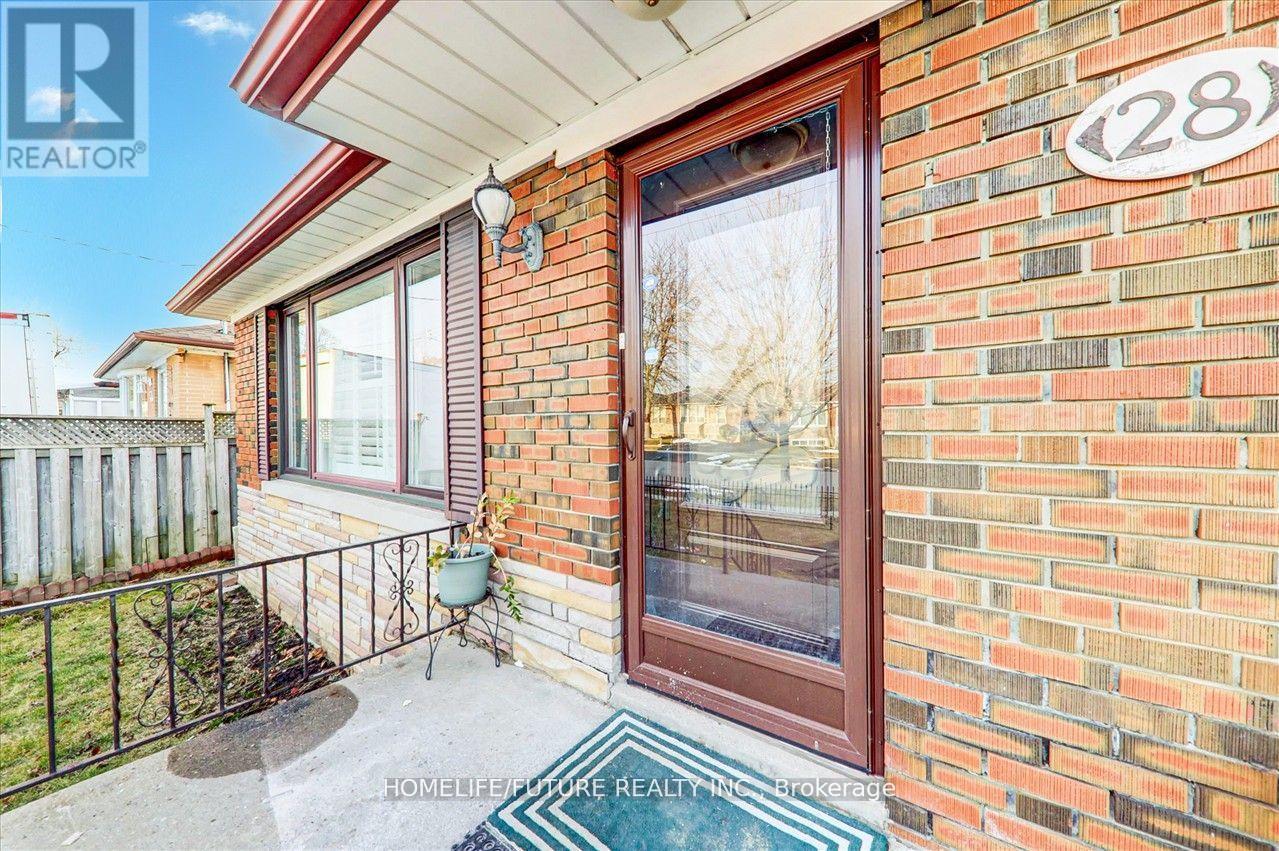 Main - 28 Sharbot Avenue, Toronto, Ontario  M1H 1Y7 - Photo 3 - E13008444