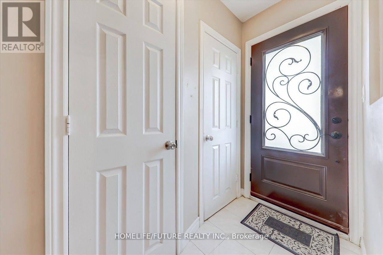 Main - 28 Sharbot Avenue, Toronto, Ontario  M1H 1Y7 - Photo 4 - E13008444