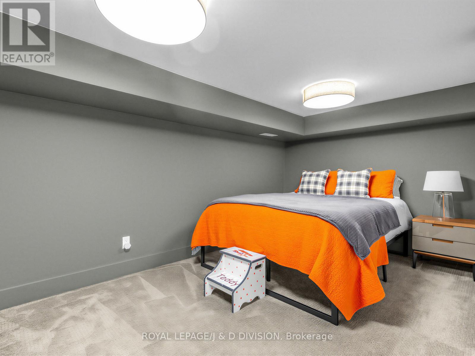 23 Latimer Avenue, Toronto, Ontario  M5N 2M1 - Photo 17 - C13007894