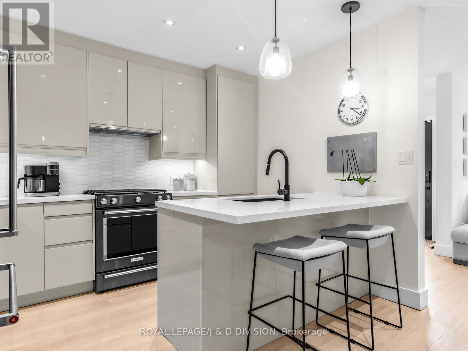 23 Latimer Avenue, Toronto, Ontario  M5N 2M1 - Photo 10 - C13007894