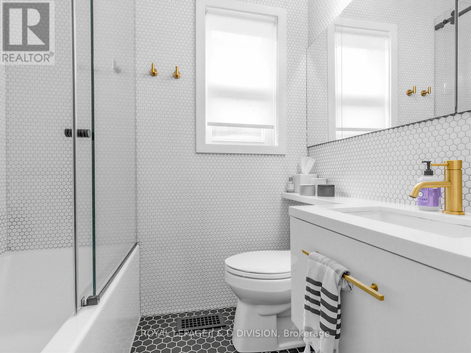 23 Latimer Avenue, Toronto, Ontario  M5N 2M1 - Photo 16 - C13007894