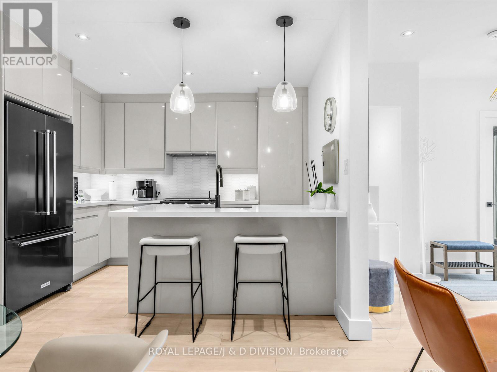 23 Latimer Avenue, Toronto, Ontario  M5N 2M1 - Photo 9 - C13007894